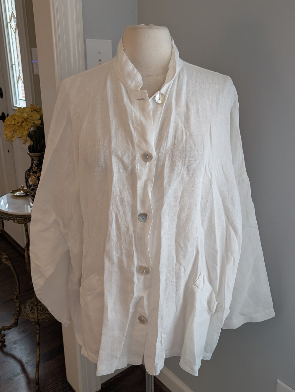 Women's Brynn Walker White Linen Button-down Large Mother Of Pearl Buttons